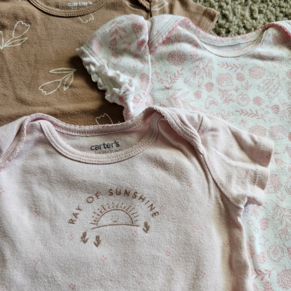 Carter's 3 Piece Onesie Bundle - Picture 4 of 5